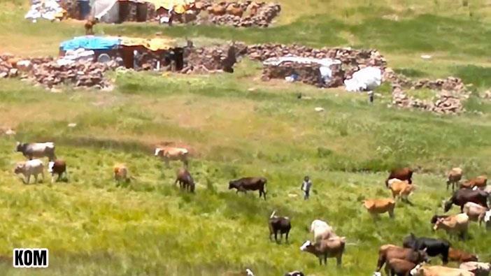 kullandığı sahaların dışında kalan ve o sahadan mutlaka bir röliyef ile ayrılmış başka bir geçim sahasında, çoğunlukla tarım yapılan bir yerleşme ünitesidir.