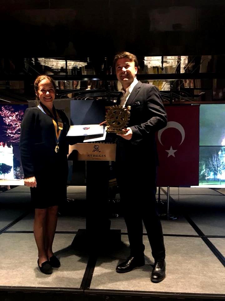26 Ocak Cuma Kalamış Rotary Kulübümüz Meslekte Üstün Hizmet Ödüllerini Kültür, Turizm ve Çevre konusunda : Marmara Bölgesi ndeki tek kadın belediye başkanı