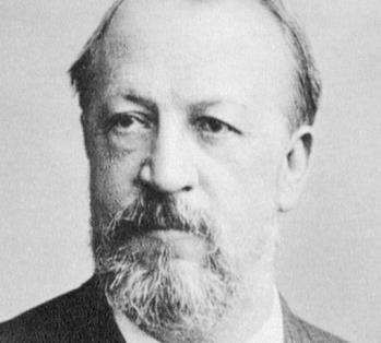 4 1876 yılında 4 zamanlı benzin motorunu icat eden Nikolaus August Otto (1832-1891) 1876 yılında Otto dört zaman esasına göre çalışan ilk motoru yaparak patentini aldı. Motor alev ile ateşleniyordu.