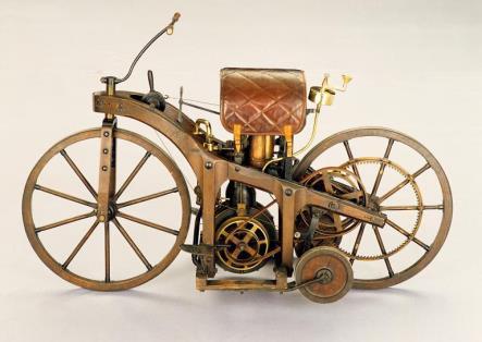 5 1885 yılında Gottlieb Daimler ve arkadaşlarının yaptığı ilk Otto motorlu araç "Reitwagen" 1886 yılında Karl BENZ adlı bir Alman, Daimlerin motoruna Forest' in yaptığı karbüratörü ilave etti.
