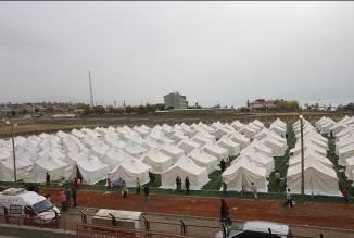 Yıl Stadyumu Çadırkenti nde Türk Kızılayı tarafından depremin ilk gününden itibaren ihtiyaç sahiplerine toplu barınma