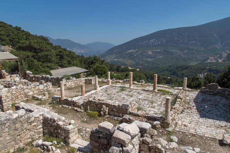 BÜLTEN 3- ARYKANDA Antalya nın Finike ilçesinde yer alan ve yaklaşık 4 bin yıllık kent olan Arykanda Antik Kenti nin ismi, Likya dilinde, Yüksek Kayalığın Yanındaki Yer anlamına gelen Anykawanda