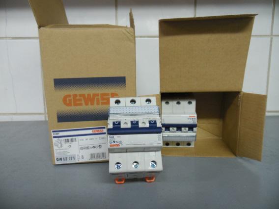 5KA 3M 160 23,57 25,93 GEWİSS-GW-92171 3P C32A OTOMAT 4.