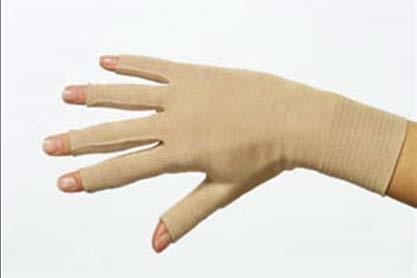 Meme Cerrahisi Sonrası Hasta Eğitimi Ameliyat olan elinin tırnak çevresindeki dokularını kesmemesi ve manikür yaptırmaması Kolunu güneş ışınlarından koruması, uzun süre