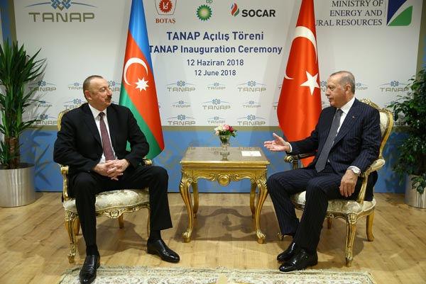 5 / 7 2018/06/22 15:50 ERDOĞAN, ALİYEV VE VUCİC İLE BÖRÜŞTÜ Cumhurbaşkanı Recep Tayyip Erdoğan, Trans Anadolu Doğalgaz Boru Hattı'nın (TANAP) açılış törenine katılmak için Eskişehir'in Seyitgazi