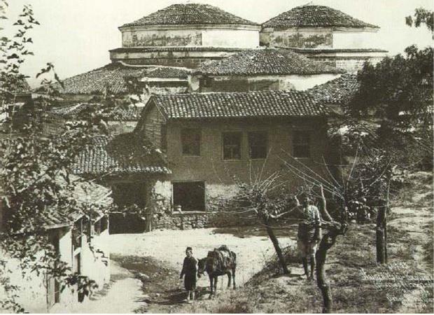 Bursa nın geniş tarihi mirası içinde bulunan mimari yapıları arasında cami, medrese, türbe, hastane, imaret, dergah, mescit,