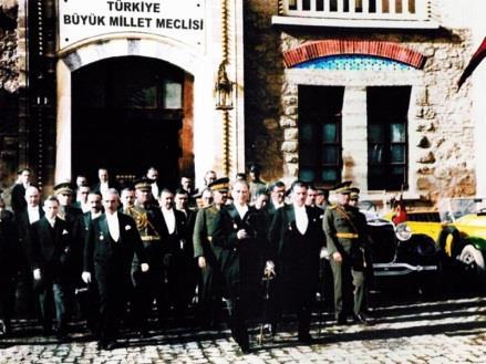 ANKARA NIN BAŞKENT OLMASI Mustafa Kemal ATATÜRK, Erzurum ve Sivas Kongrelerinden sonra 27 Aralık 1919 günü Temsilciler Kurulu üyeleriyle birlikte Ankara ya geldi.