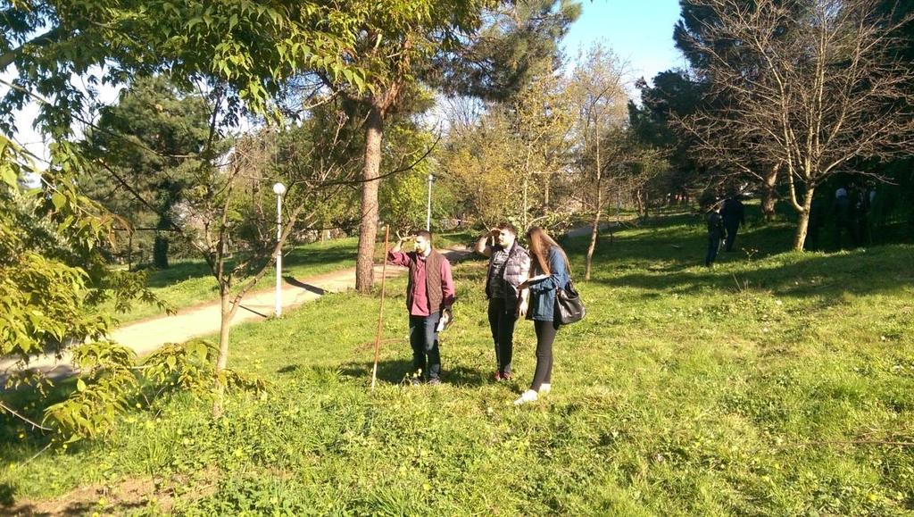 Nişan levhasının ortasındaki kıl klizimetrede skala değerini kestiği an durulan nokta ile bakılan nokta arasındaki eğimin belirlenen eğim olduğunu ifade ettiği için bakılan noktaya jalon tesis