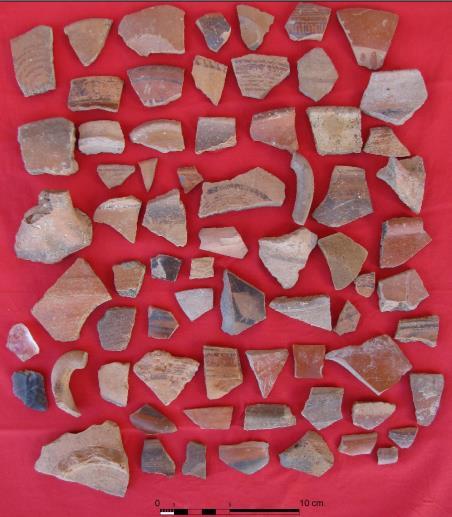 Kabalis Bölgesi Demirçağ Yerleşim Tipleri ve Gözetleme/Haberleşme Kaleleri 231 Demir Çağı - Hellenistik ve Roma dönemleri seramikleri tespit edilmiştir (Dökü & Baytak 2016, 230-231).