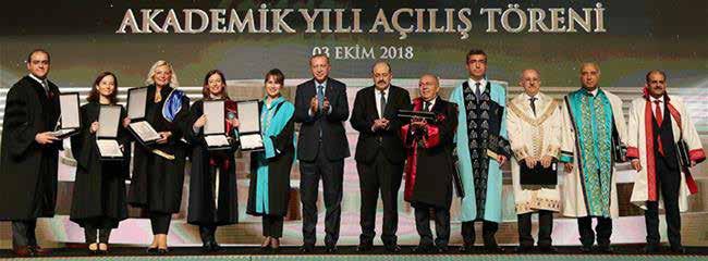 İTÜ'DEN HABERLER Cumhurbaşkanı Erdoğan dan İTÜ ve Boeing e Ödül Cumhurbaşkanı Recep Tayyip Erdoğan ın himayesinde bu yıl ikincisi düzenlenen YÖK Üstün Başarı Ödülleri nde, İstanbul Teknik
