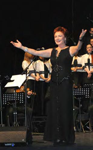 Saper, Cemile Kara, Lale Çifti ve Ali Enginay da solo türküler seslendirdi Konserde, Sen Gülersen Gül Aılır, Sevmemek Olmaz, Zalım felek onu ok