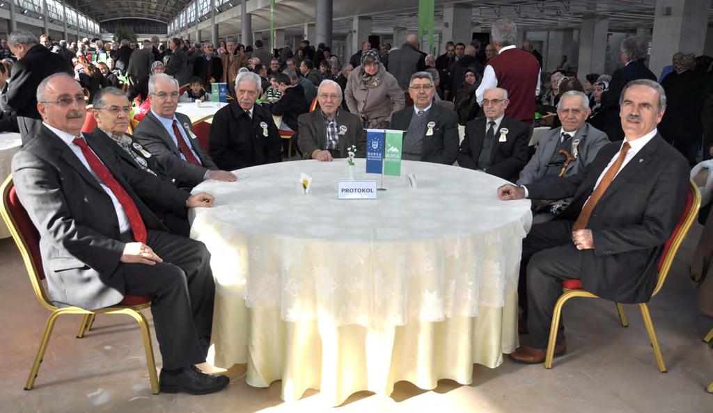 Sehir Postası 3 Türkiye Cumhuriyeti sanayisinin sembollerinden biri olan eski Merinos fabrikasının alışanları, yıllar sonra Bursa Kent Konseyi nin organizasyonuyla Büyükşehir Belediyesi tarafından