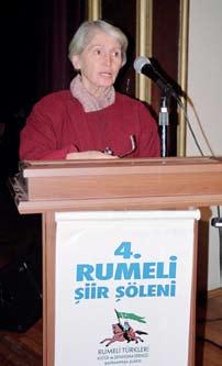 Ianuarie / Ocak 2007 s a y f a 10 s a y f a 11 Şölenin Ardından İstanbul da 23-24 Aralık 2006 tarihlerinde düzenlenen 4. Rumeli Şiir Şölenimiz, birçok güzel olayla, hatırayla, dostlukla sona erdi.