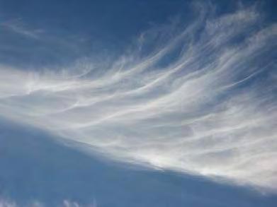 beyaz renkte, çok ince iplikler halinde veya dar şeritler şeklinde, saç a benzer bulutları