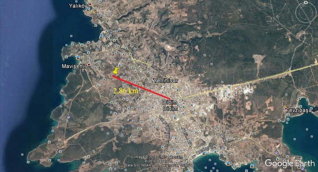 Taşınmaz Mavişehir Mahallesi ne yaklaşık 1,39 km, İlçenin ana arterlerinden olan Adnan Menderes Bulvarı na ise yaklaşık 1,1 km uzaklıktadır.