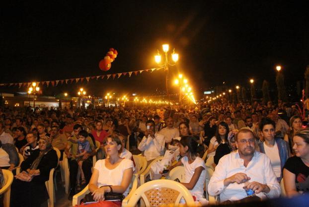 2012 YILINDA GERÇEKLEŞTİRİLEN DİĞER ETKİNLİKLER A-YAZ KONSERLERİ Büyükşehir Belediyesi tarafından organize edilen Samsun Halkının