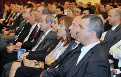 CeBIT Sinerji Zirvesi CeBIT Synergy Summit 2011 de öne çıkanlar: Her iki etkinliğin ortak açılışına T.C. Ulaştırma Bakanı Sayın Binali Yıldırım ın yanı sıra partner ülke Azerbaycan İletişim ve Bilgi