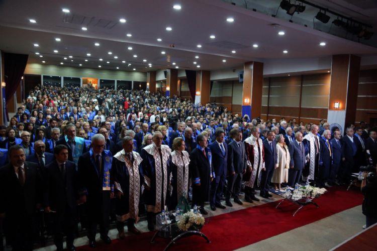 İAÜ Yeni Akademik Yılı Açılışı Gerçekleştirildi 05 Ekim 2017 İstanbul Aydın Üniversitesi 2017-2018 Akademik Açılış Töreni Başkan Yardımcısı Sayın Bekir Bozdağ nın teşrifleri ile gerçekleştirildi.