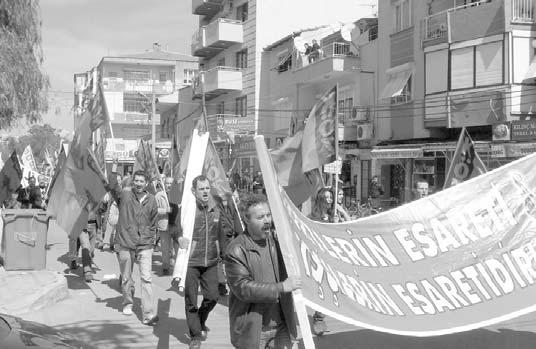 Ortalama 350 bin emekçi Newroz alanýnda yakýlan ateþlerin etrafýnda sloganlarýyla, flamalarýyla, yöresel kýyafetleriyle halaylara durdu.