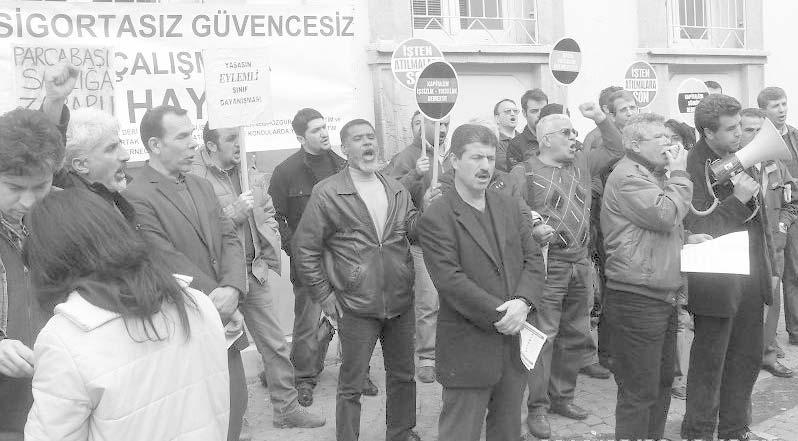 NÝSAN 2010 Sayfa 7 Tuzla da Newroz Çalýþmasý ve Söyleþisi 1 Mayýs Mahallesi nde Bulunduðumuz mahallede Newroz afiþi ve Köz söyleþisi yaptýk. Söyleþiye davet etmek için BDP ye ilan götürdük.