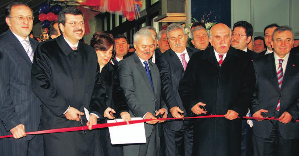 KAPAK KOB 'LER TOBB'UN ÖNCÜLÜ ÜNDE ÇÖZÜM ORTAKLARIYLA BULUfiUYOR Bir Miyar YTL KOB 'eri Bekiyor Çefiti kurumardan sa anan 1 miyar YTL'ik destek ve tefvikere uafmak için KOB F-KOB Bigi ve E itim