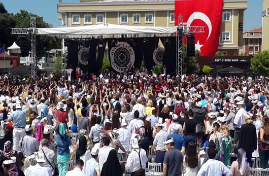 Üniversitesi nin mezuniyet törenine iştirak