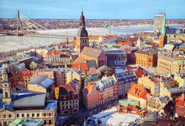 Riga şehir turumuzda, Kedi Evi, Dome Katedrali, Özgürlük Anıtı, Büyük ve Küçük Lonca Binaları, Daugava Nehri ve şehrin diğer önemli bölgeleri bulunmaktadır.