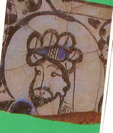 Katalog No : 33 Envanter No : 1549 Bulunduğu Yer Sergilendiği Yer : Beyşehir Kubad Abad Sarayı : Konya Karatay Medresesi Müzesi Kullanılan Teknik : Sıraltı Analiz : Çini üzeride kalın beyaz bir