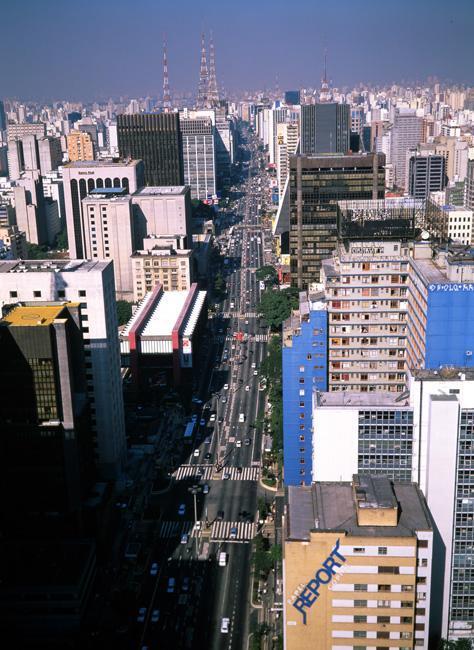 3.3.2 Paulista Caddesi - Sao Paolo Pulista Caddesi (Avenida Paulista, Portekizce de Paulista, Sao Paulo eyaletinde doğmuģ olanlara denir) Brezilya nın Sao Paulo Ģehrindeki en önemli caddelerden biridir.