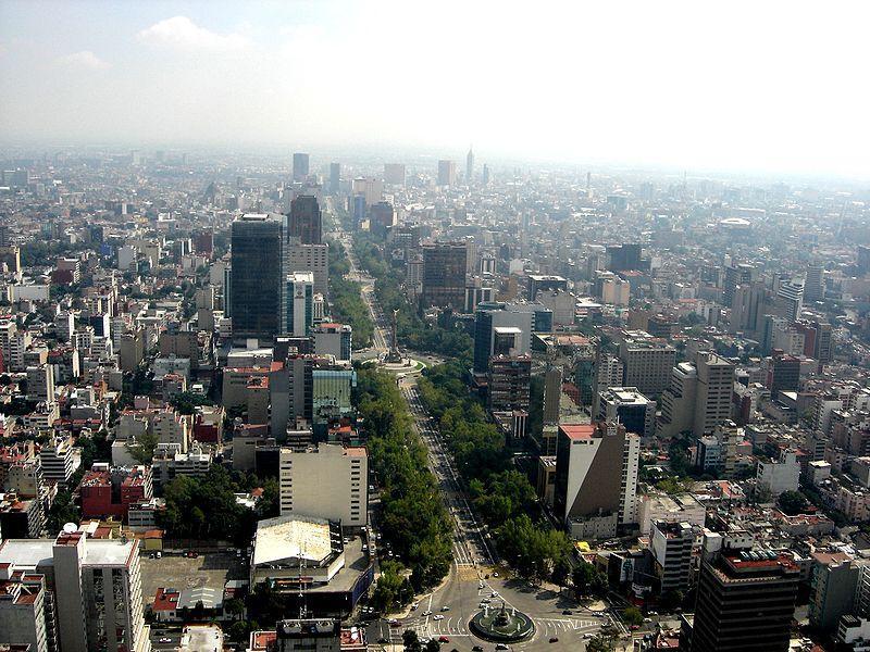 3.3.3 Paseo de la Reforma - Mexico City Paseo de la Reforma 2. Meksika Ġmparatoru Maximillian I zamanında inģa edilmiģ, 12 kilometre uzunluğunda bulvardır.