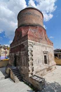 ANADOLU SELÇUKLU MİMARİSİ Sivas Hasan Bey Türbesi ANADOLU