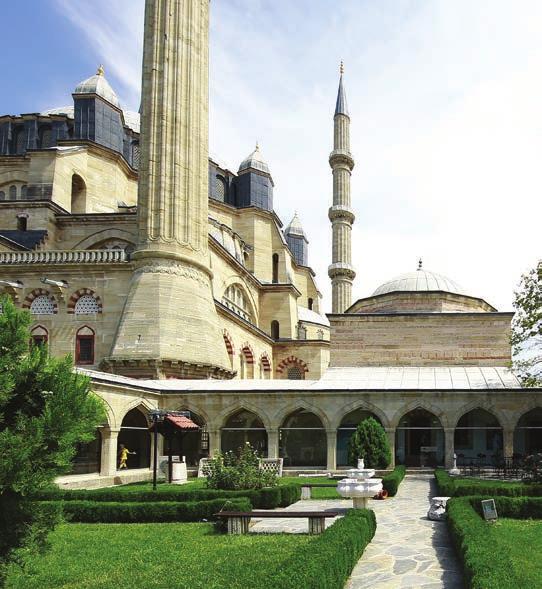 ESER Selimiye nin ikinci medresesi olan darülkurra, darülhadis medresesi ile simetrik bir durumda caminin güneybatı yönünde, arastanın güney ucuna bitişiktir.
