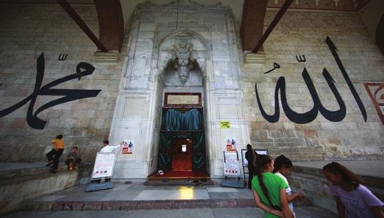 ESER Eski Cami, Türkiye nin Edirne ilinin merkezinde yer almaktadır. Edirne de özgün durumu ile günümüze ulaşmış en eski cami olarak da bilinir.