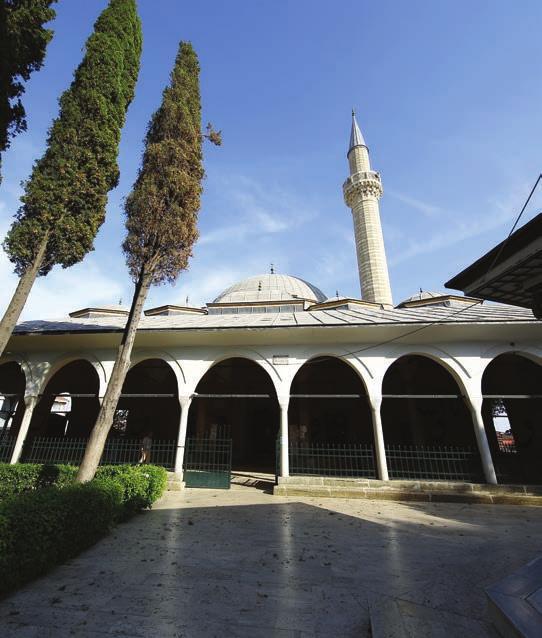 ESER Veziriazam Rüstem Paşa tarafından 1552-1553 yılları arasında Mimar Sinan a yaptırılmıştır. Cami bir tepe üzerine yerleştirilen külliyenin en önemli yapısıdır.