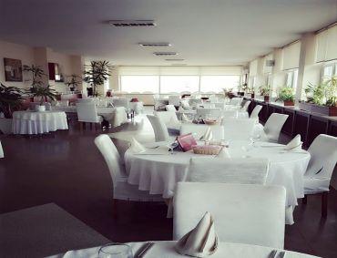 ÇAPA OCAK RESTAURANT İstanbul Tıp Yerleşkesi Dekanlık binasının 5. katında bulunan Restoran 1979 yılında hizmete açılmıştır.