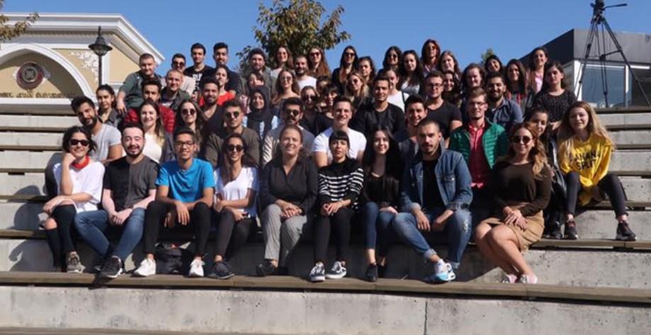 MESLEĞİMİN FARKINDA OL İAÜ PR Atölyesi Öğrencilerinden Türkiye de İlk Meslek Farkındalığı Projesi İAÜ PR Atölyesi bünyesinde çalışan öğrenciler