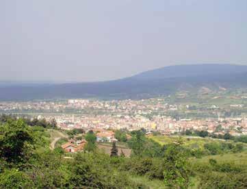 Susurluk ilçesi Balıkesir iline bağlı bir ilçe olup, ilin kuzey doğusunda yer almaktadır. İlçenin 2015 yılı nüfusu 39.673 tür.