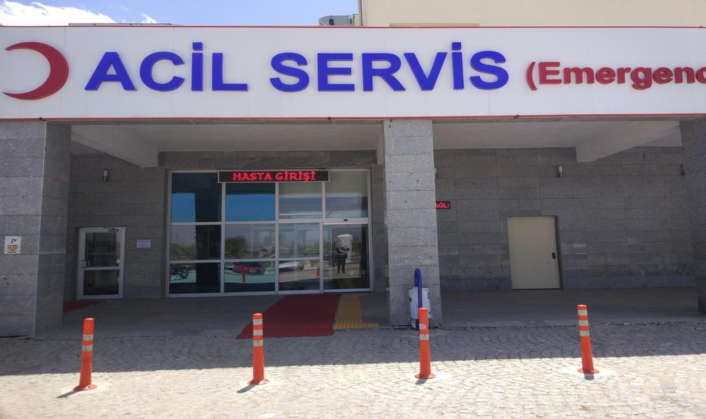 AS.2.1 Acil servis girişi diğer girişlerden bağımsız olacak şekilde düzenlenmelidir.