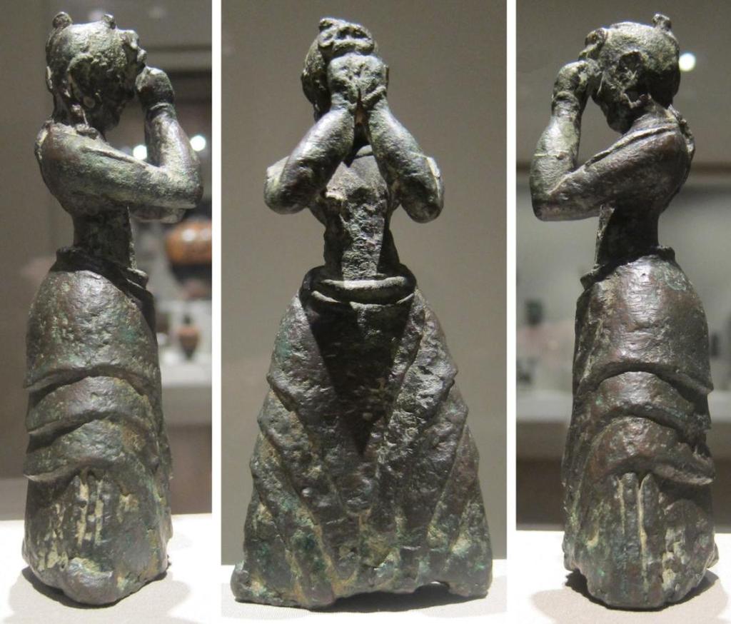 Girit Uygarlığına ait M.Ö.1600-1500 lere dayanan bu bronz kız Heykeli Uygarlığın heykel sanatında ulaştı seviyeyi görmektedir (Şekil 2.4.).