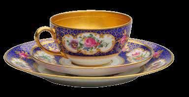 elboyama çiçek motifli, fincanın iç kısmı sıvama altın,iç tabanı mine süslemeli, koleksiyonluk porselen çay
