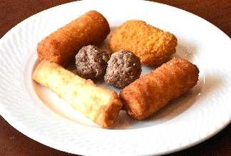 SICAKLAR Misket Köfte ( 2 Adet ) Peynirli Sgara Böreği Patates Kroket ( 2 Adet )