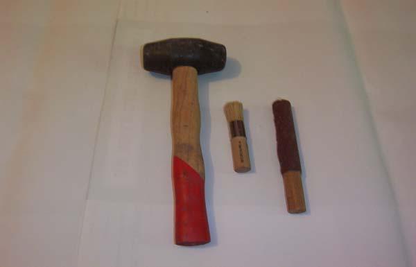Kullanılan Araçlar : a- İskarpela : Marangozlukta ağaç delmek için çelikten yapılmış, ucu badem şeklinde