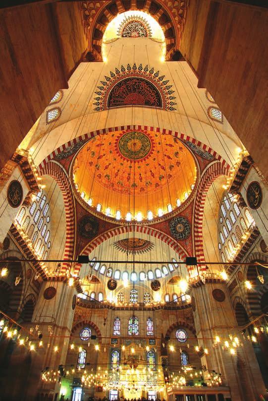 Fotoğraf 6. Restorasyon öncesi (2007) Fotoğraf 7. Restorasyon sonrası (2010) na başlanmıştır. Camii içinde yer alan taşınır demirbaşın tespiti yapılmıştır.