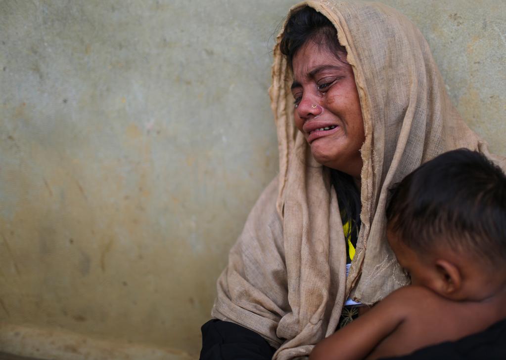Nur, 20 yaşında. Myanmar askerleri gözlerinin önünde önce eşini sonra çocuklarını öldürdü. Fakat o kaçmak zorundaydı, kendisi için olmasa bile karnındaki bebek için.