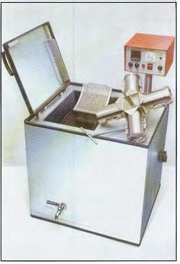 4. MATERYAL ve METOD Halit Fikret TAMTÜRK Şekil 4.20. Rotawash Yıkama Makinası (SDL, 1998). Metod : 1. 100 mm x 40 mm boyutunda numune kalemle çizilmeden kesilerek hazırlanır. 2.
