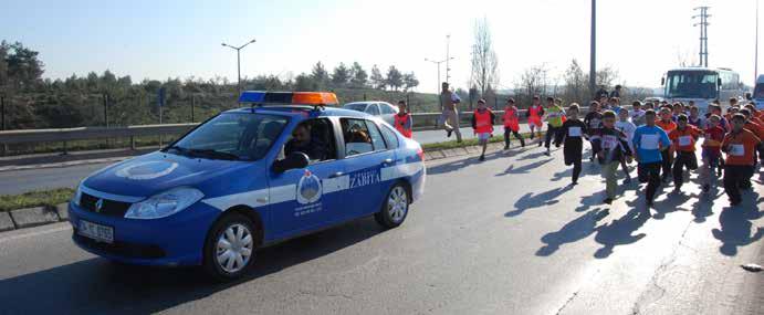 Meclis üyeleriyle beraber Avrasya Maratonuna katılım sağlamış aynı zamanda Demokrasi Nöbetleri için de meydanlarda yerini almıştır.