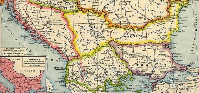 TRAKLAR Romanya Danube bölgesi ile Trakya arasındaki Balkan coğrafyasında MÖ 6 ve 3 yüzyıllar arasında etkili olan Trakların (Thracians) yarı yerleşik bir halk oldukları, arkalarında yazılı bir