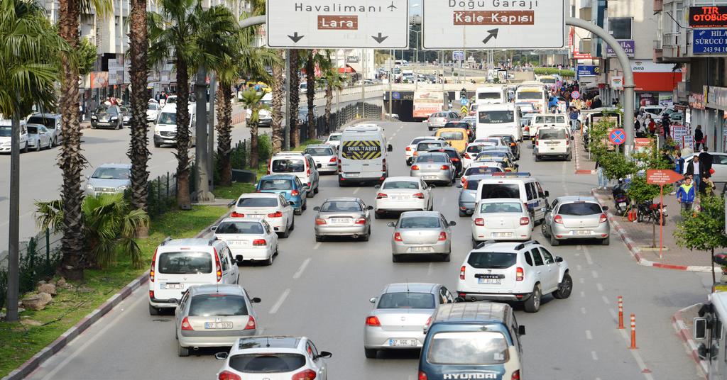 MART 2017 ULAŞTIRMA BİLGİLERİ 2016 Şubat ayı itibariyle Antalya ilindeki motorlu kara taşıtları sayısı, geçen yılın aynı ayına göre %4,2 artarak yaklaşık 980 bine ulaşmıştır.