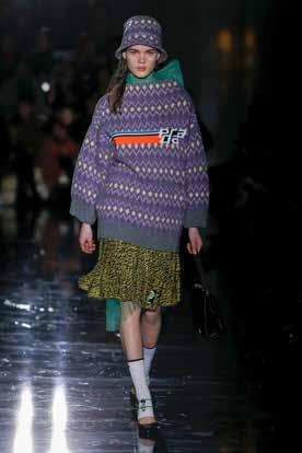 Marc Jacobs 80'lerin abartılı oranlarından ilham alırken, Chanel ve Adam Lippes hiper-zarif bir hale getirilmiş, Miu Miu ve Calvin Klein ise modern zaman tüvitleriyle, asi