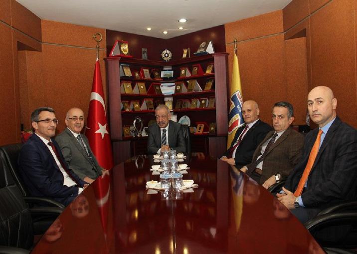 ZİYARET ETTİ Trabzon Serbest Muhasebeci Mali Müşavirler Odası Başkanı Veysel Zekai Bak ve Yönetim Kurulu üyeleri, Muhasebe Haftası nedeniyle Trabzon